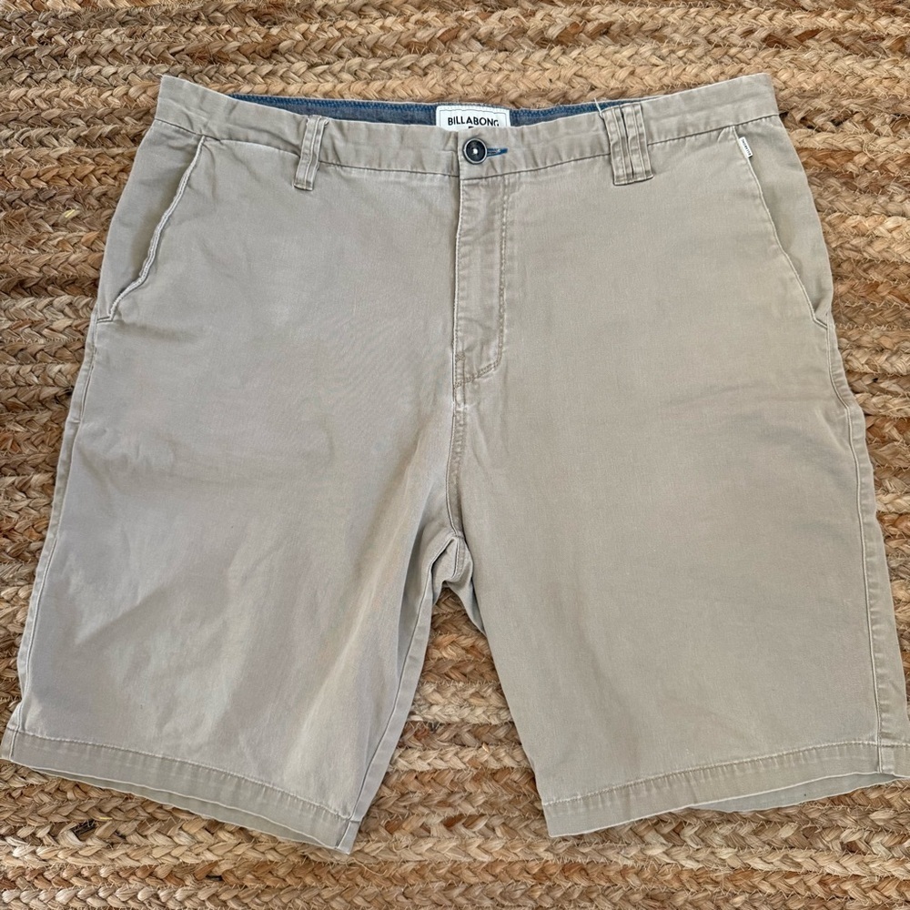 Men’s Billabong Size 38 Tan Khaki Chino Shorts